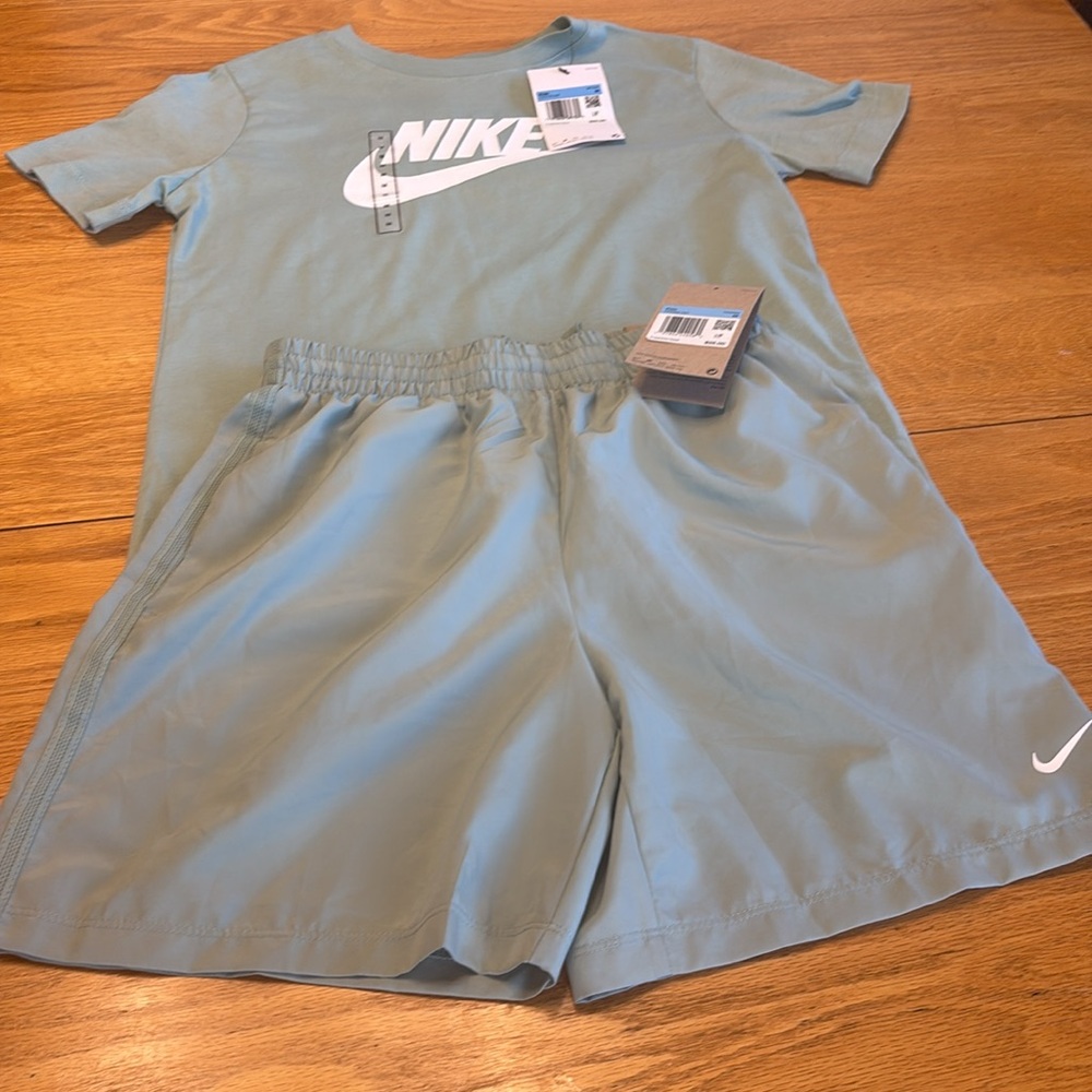 Kids Nike Sage Green Tee and Shorts Set NWT - Picture 8 of 8